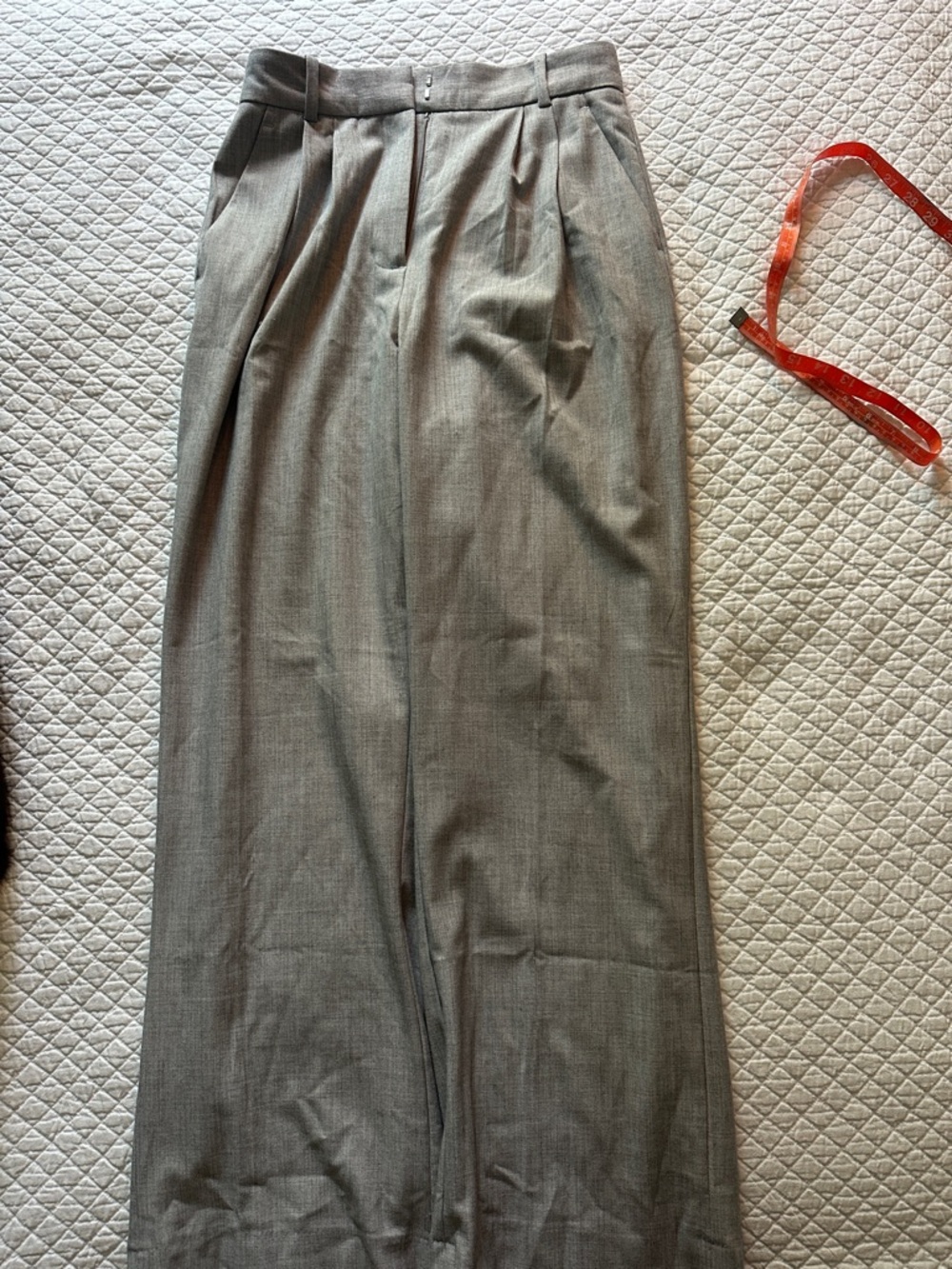 Abercrombie & Fitch Gray Pleated Dress Pants